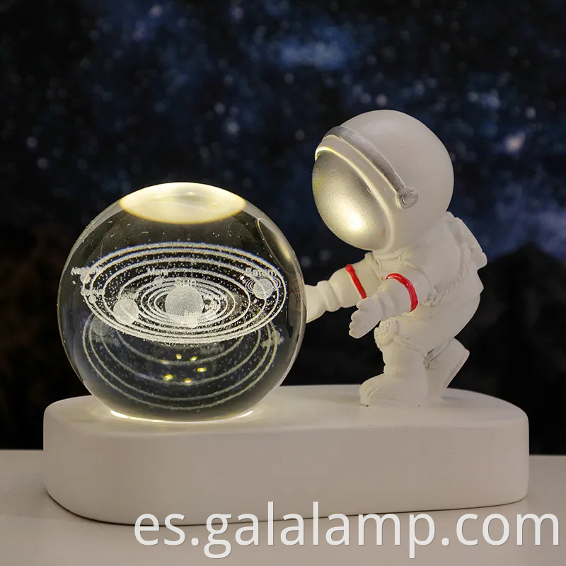 Astronauta, luz de noche estrellada, bola de cristal, base luminosa